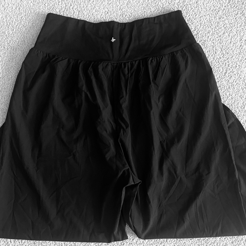 LARGE  (PETITE).   HALARA BREEZEFUL CROSSOVER QUICK DRY RESORT PANTS - Picture 8 of 9